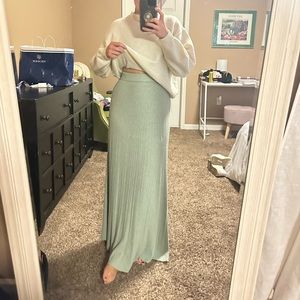 Green knitted maxi skirt